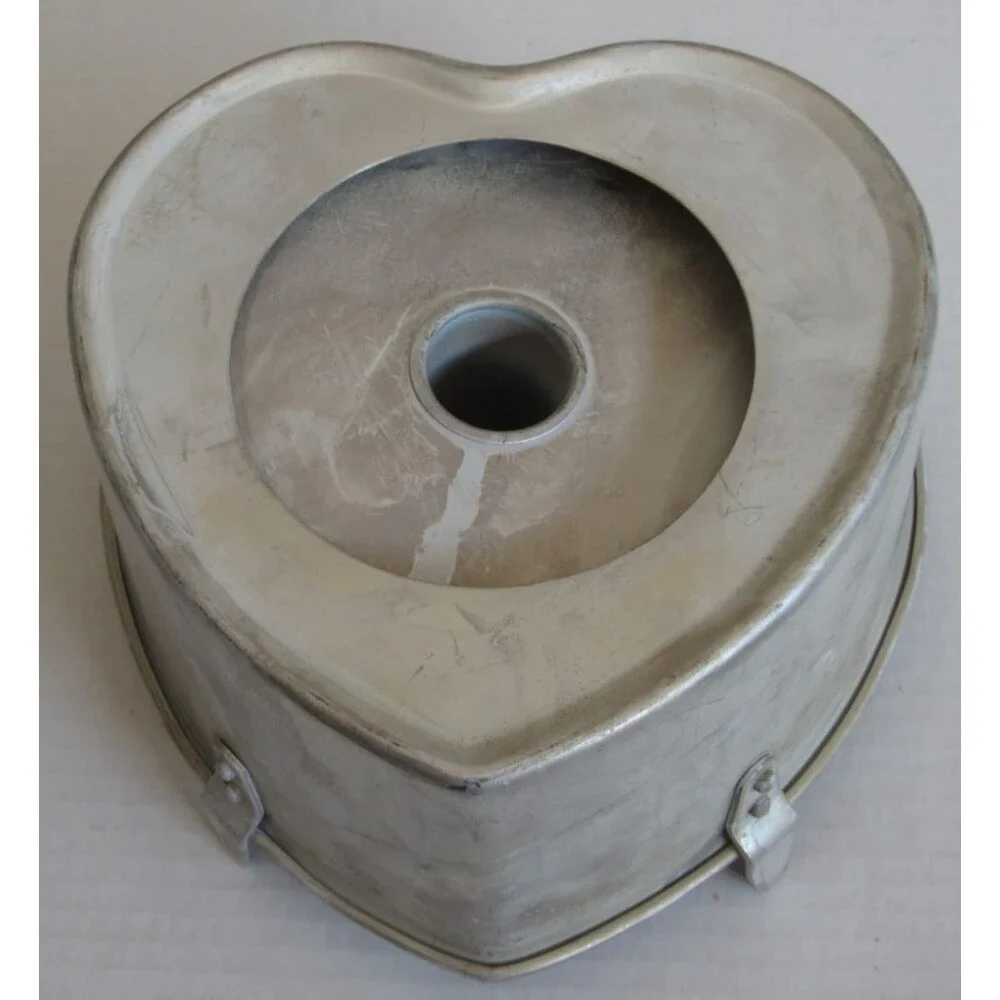 VTG Wilton 7.5 Inch Angel Food 2 Piece Cake Pan Heart Non Stick 1990s Aluminum